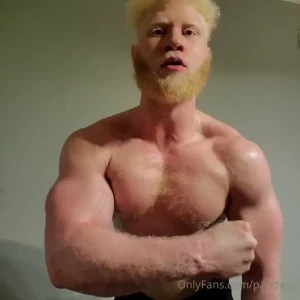 Look at my pumped arms i ll pick you up easley and get busy biceps