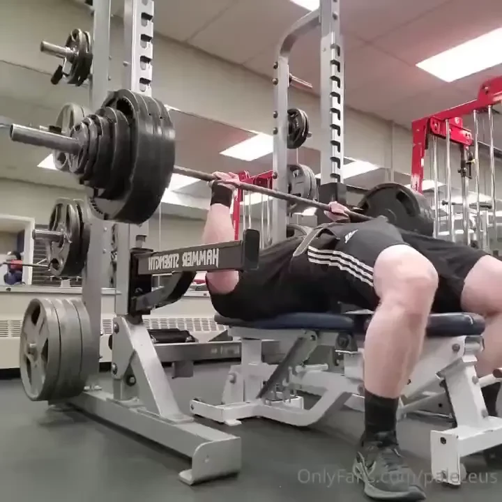 Chest day supersets the aftermath pause bench pressing 400lbs x 1 part 1 