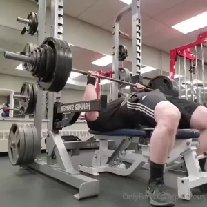 Chest day supersets the aftermath pause bench pressing 400lbs x 1 part 1