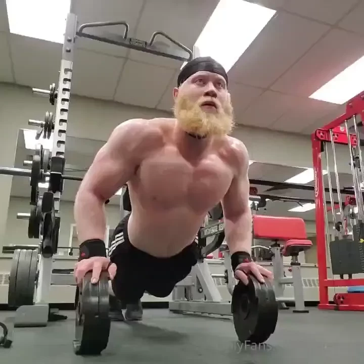 Chest day supersets the aftermath pause bench pressing 400lbs x 1 part 3 