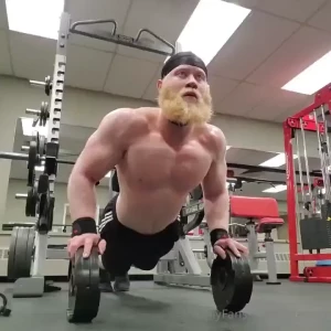 Chest day supersets the aftermath pause bench pressing 400lbs x 1 part 3