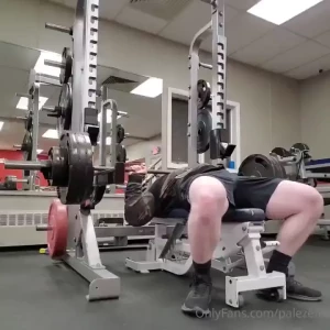 Staying big and strong for you pause bench pressing 355lbs x 4 part 1