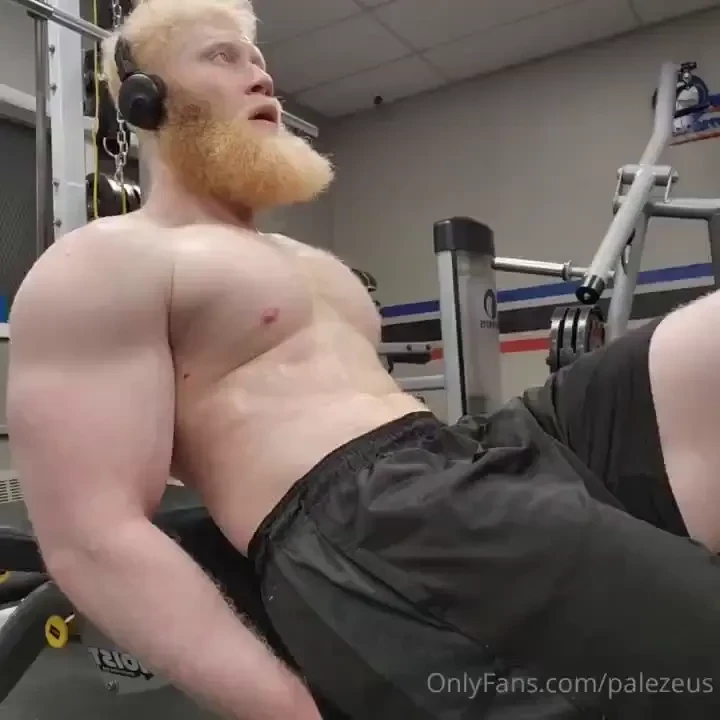 Daddy is a powerhouse the juicy postworkkut flex bb deadlifting 500lbs part 2 