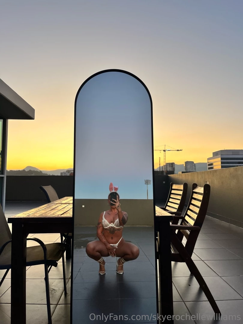 Come see what s between my legs 