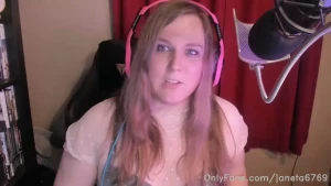 Stream started at 08 01 2020 01 40 am just chatting and looking cute