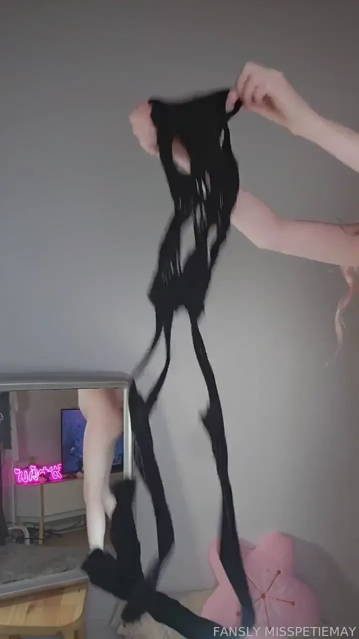 Rate this teacher look on a scale from 1 to 100 skinny cosplaygirl 