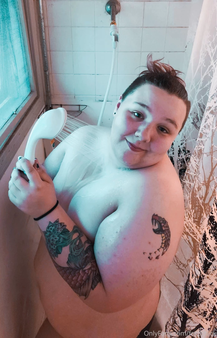 Ever wonder why girls love detachable shower heads just to do this is 
