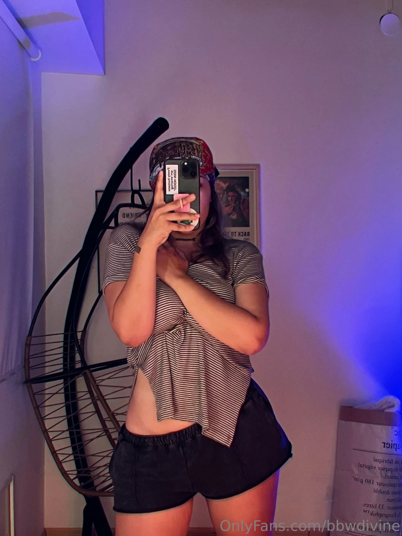 The hand on my neck means my deep admiration for the art of combining 