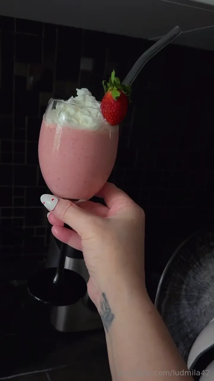 S m lingi n pizda bby cu fri c i frapp de c p uni 