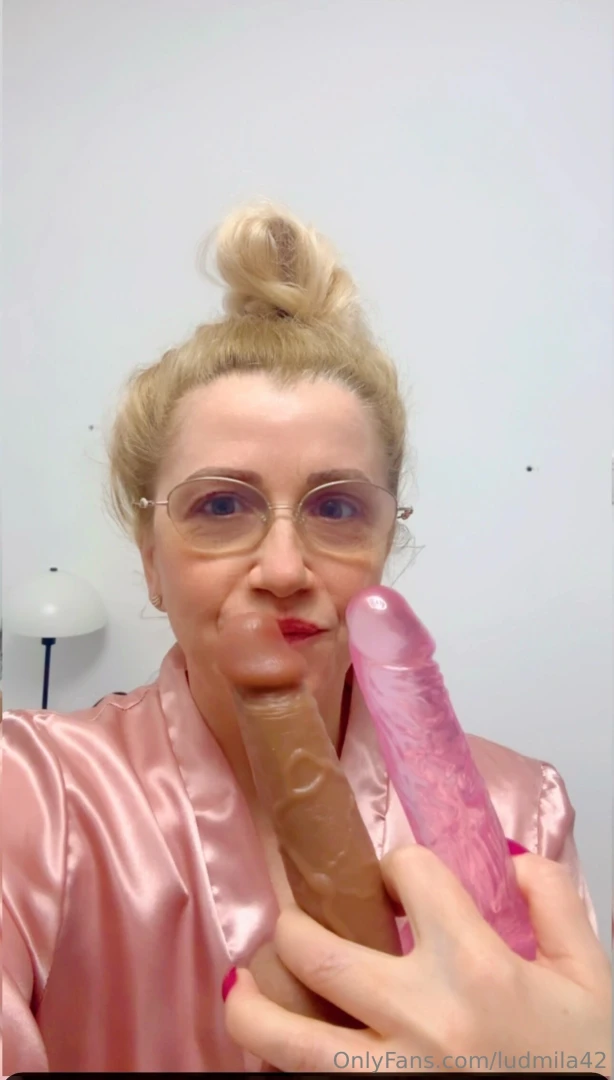 Nude amp pink cine mi face cadou un dildo black 