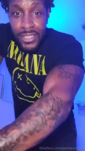 Hey come smell and taste my sweaty body i m fresh out the gym