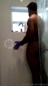 Shower time sorry it s so dark my good ring light broke you all wanna