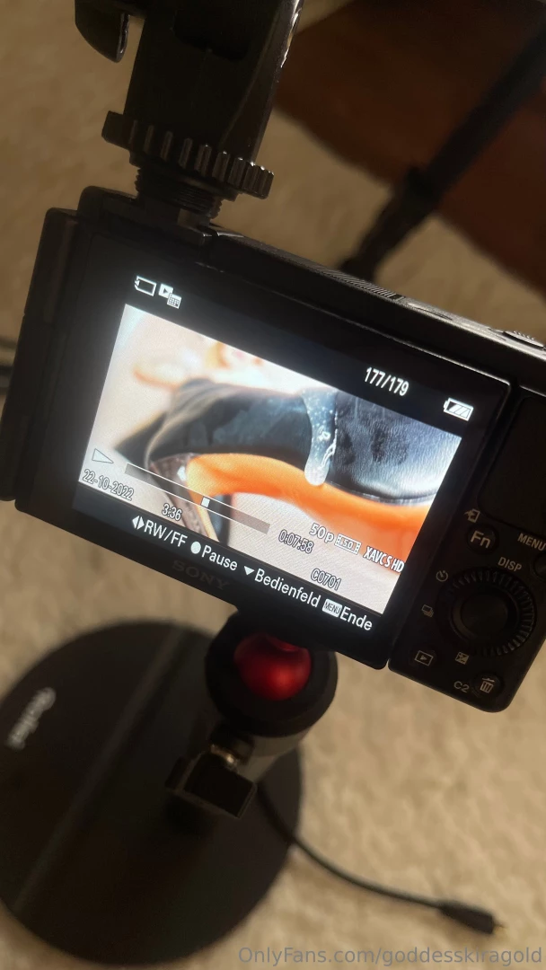 Wer leckt das sperma von meinem stiefel drehe gerade den morgigen clip 