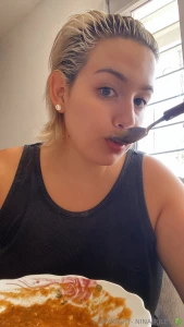 Eating a delicious pasta but i prefer eat your dick