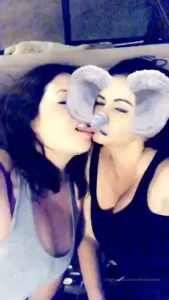 What girls really do when we hang out lmfao maggiegreenlive