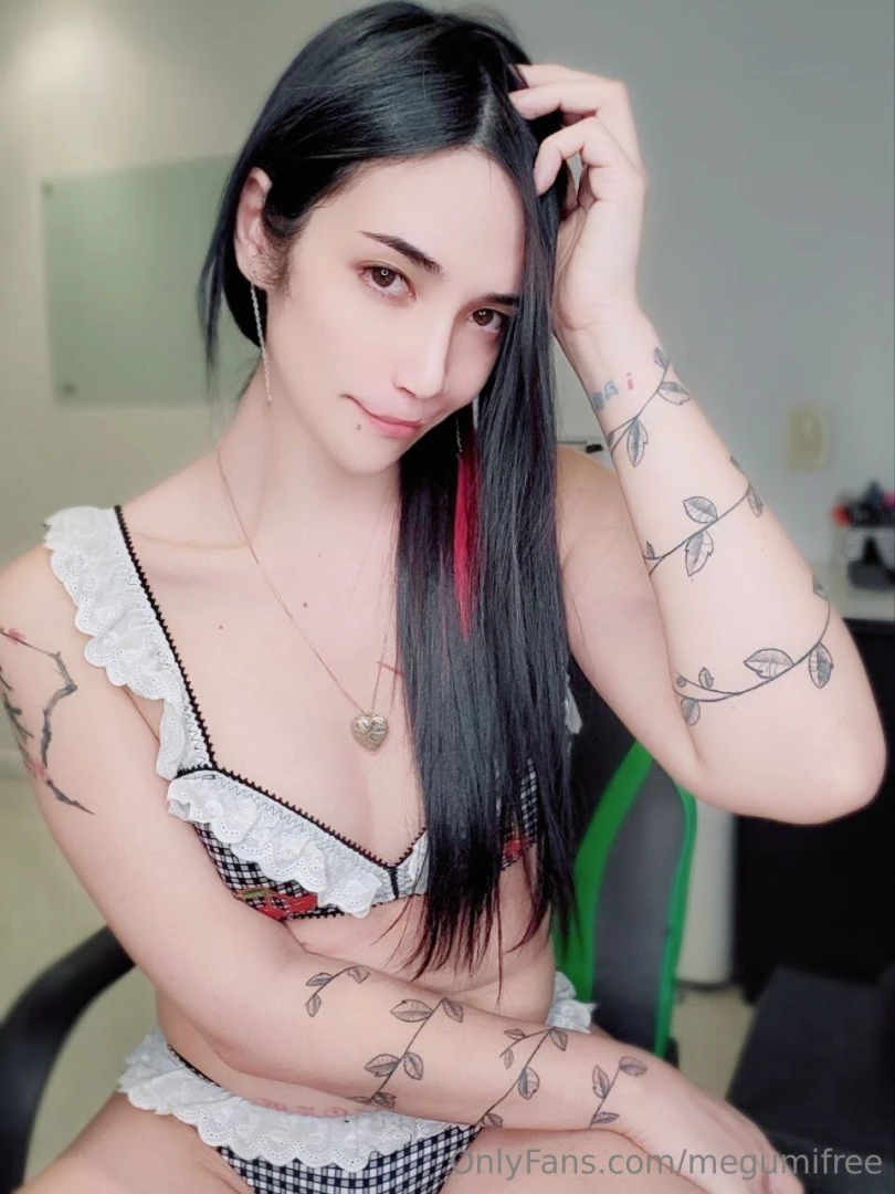 Do you want to watch me play with my cock 