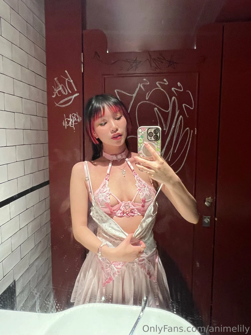 animelily - I love doing naughty videos in the bathroom 