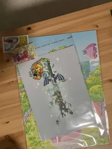 I went to comic con today i got some goodies