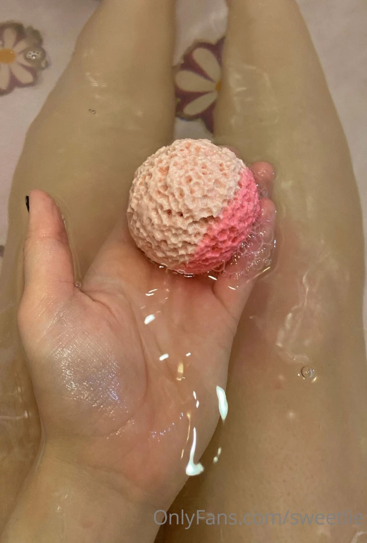 Come watch me take care of myself in the bath and see how wet i am 