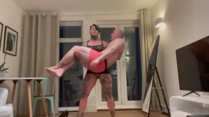 Cradle carry
