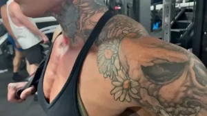 Love love love training chest i really think that having thick pecs is