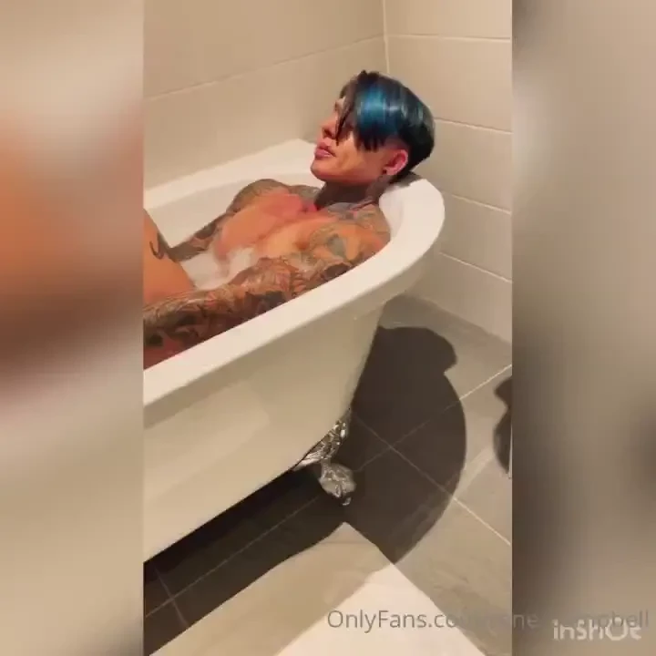 A nice soak in the bath after working a sweat up 