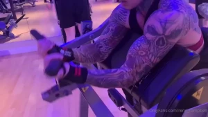 Biceps and triceps gym session from yesterday i can really feel the part 1