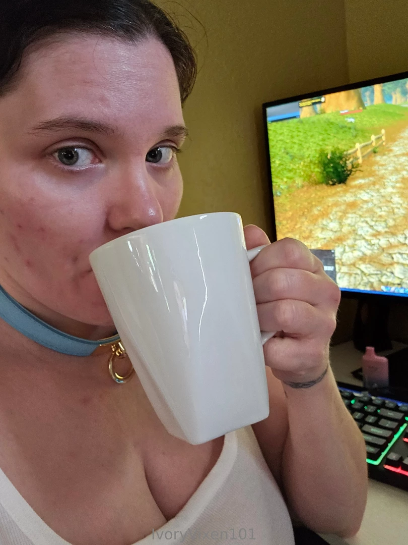 Goodmorning just chilling here waiting to raid a dungeon ohhhhh guess 