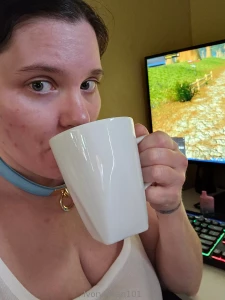 Goodmorning just chilling here waiting to raid a dungeon ohhhhh guess