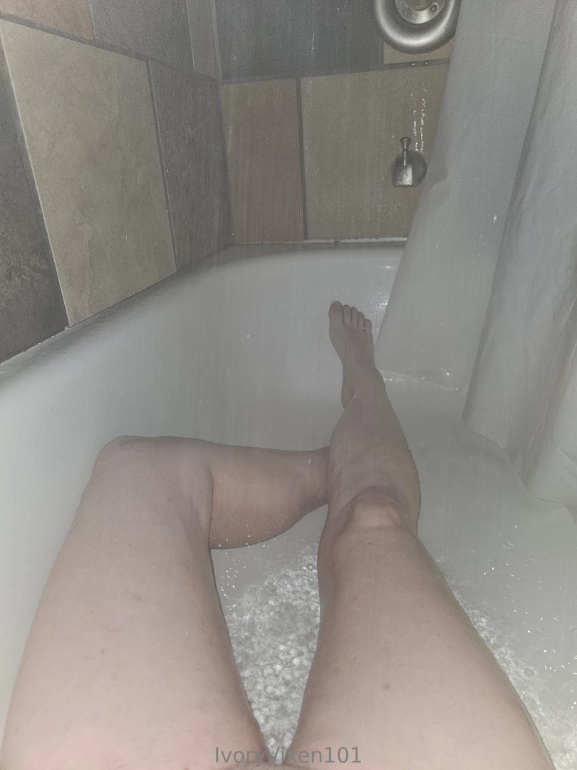 Wannnnnna see more who likes legs hmmmm stockings yeeeea i need 