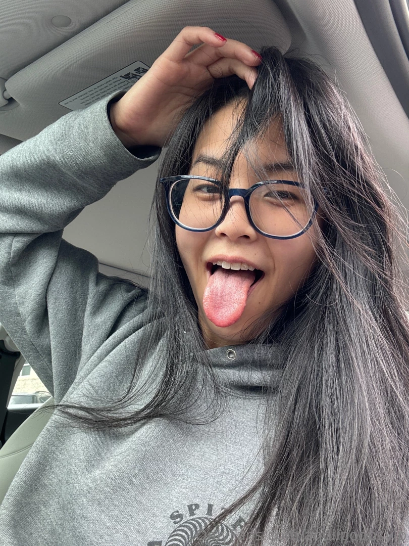 Dentist says i have a small mouth but what do you think 