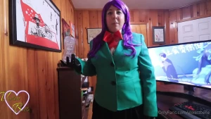 You find out your mean step-sister has a secret she s a cosplay porn