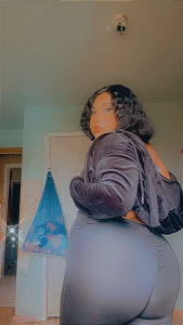 Unlock to see the booty enjoy a little twerk