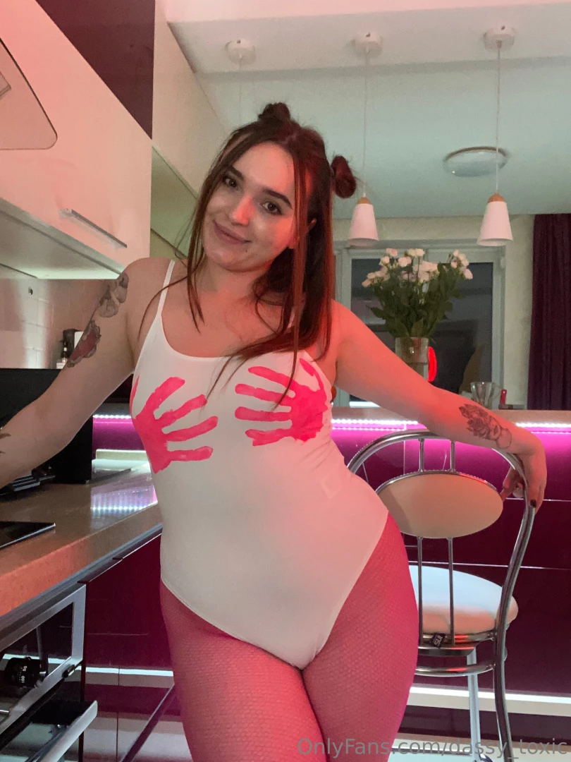 How do you like my outfit i think it s hot 
