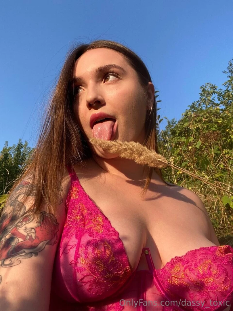 Imagine what i can lick with that tongue 