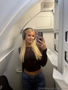 Smiling because i look good and i know it