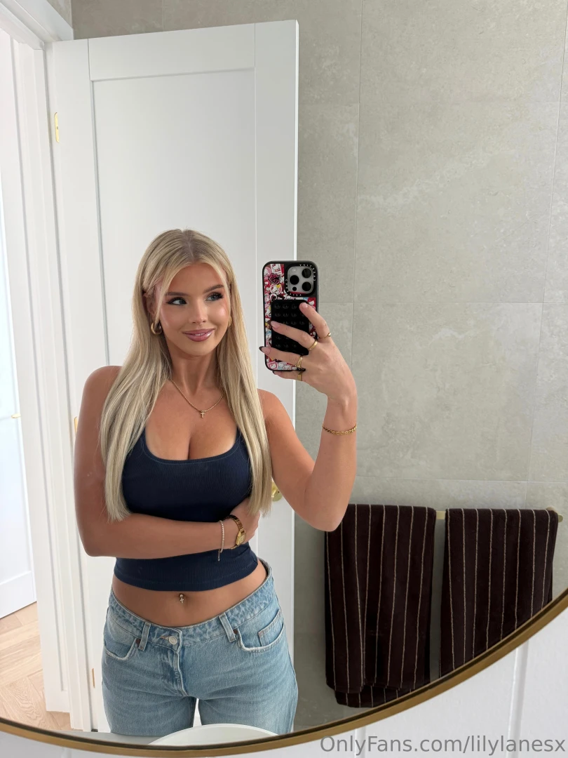 Jeans a tank top kinda day 