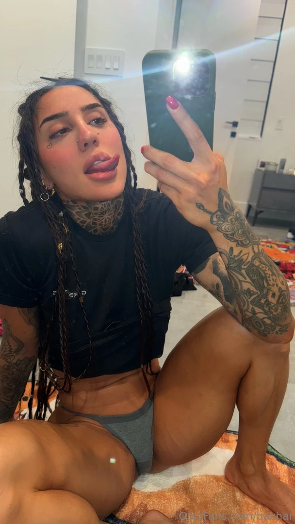 Who s up message me i m bored 