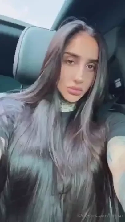 You wanna fall in love stare into my eyes 