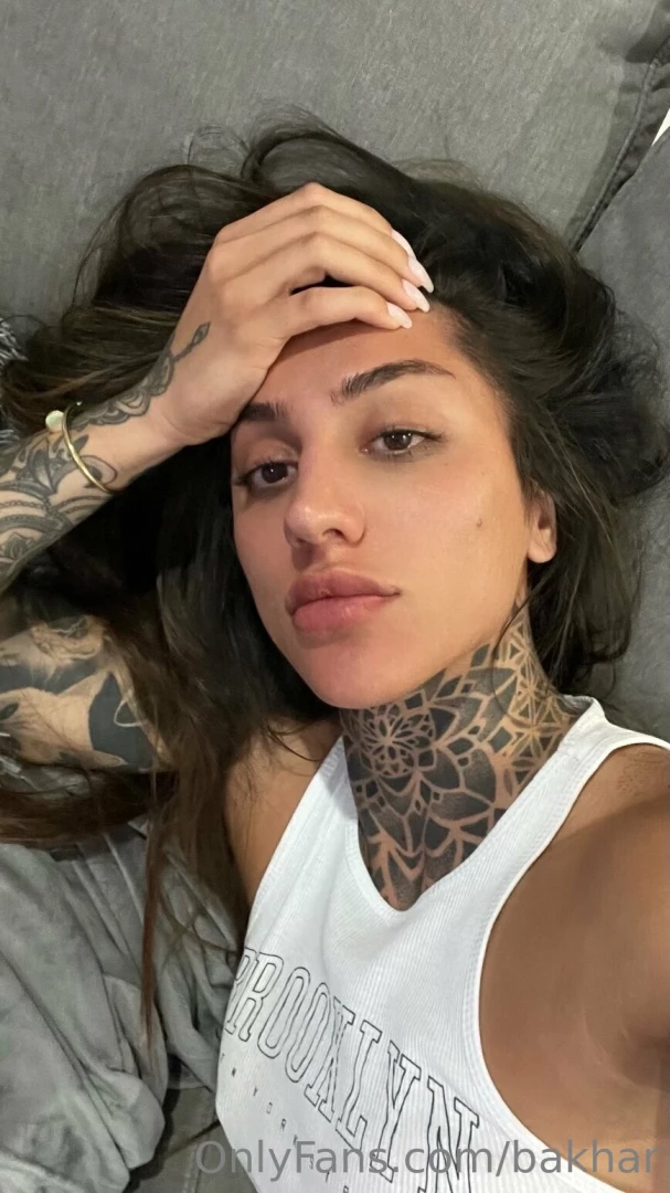 Should i just some porn right now seem like everybody sleep lol 