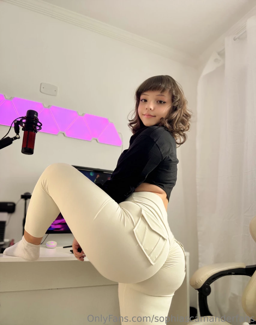 Love do i look hot in leggings i want your attention part 3 