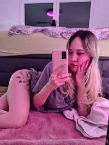 I think i ll switch to more booty n thighs pics what do you all think