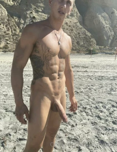 Blacks beach babyy who s comin