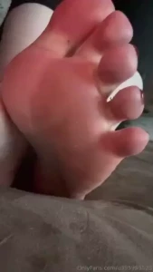 I want you to suck my toes so bad