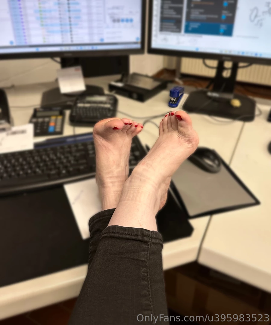 I need a massage so bad go under my desk and do what i tell you 