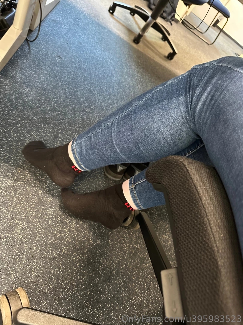 It turns me so on when i water and a cloth put my shoes and socks of part 3 