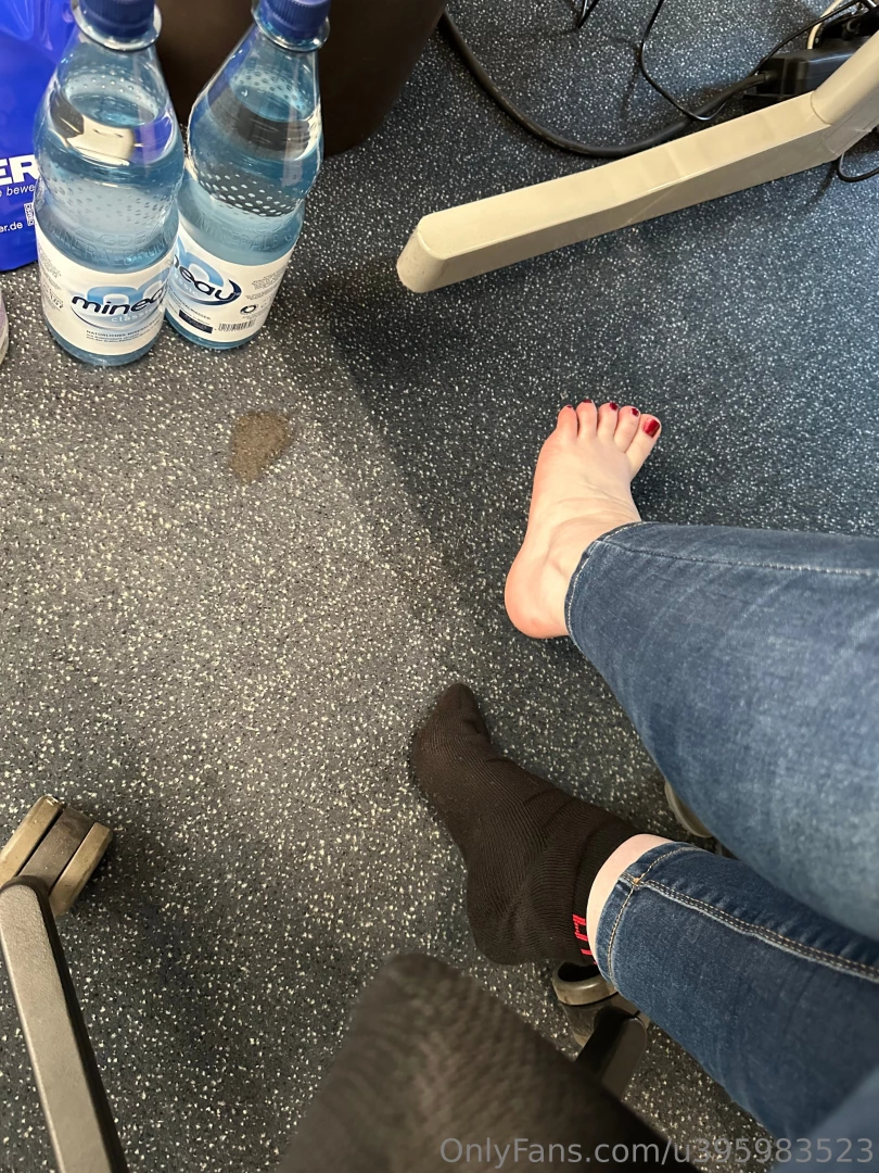 It turns me so on when i water and a cloth put my shoes and socks of 