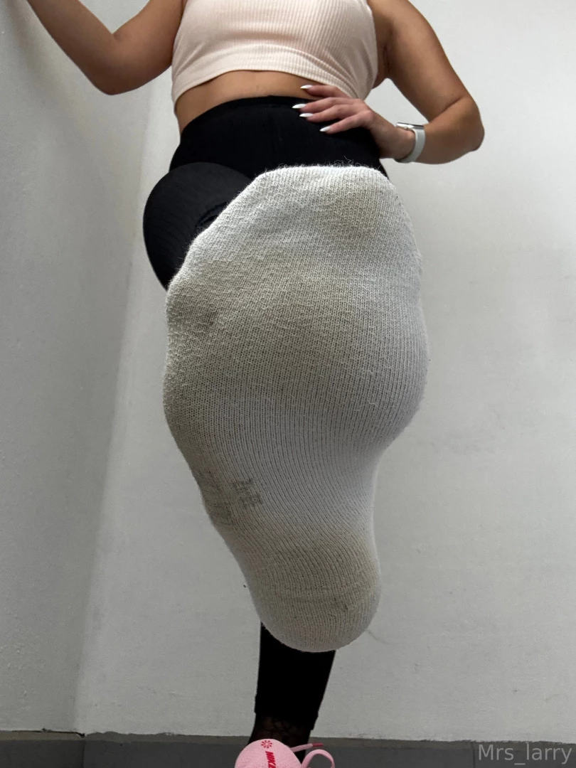 Du bist mit deiner freundin im gym doch deine blick waren nur auf mich part 1 