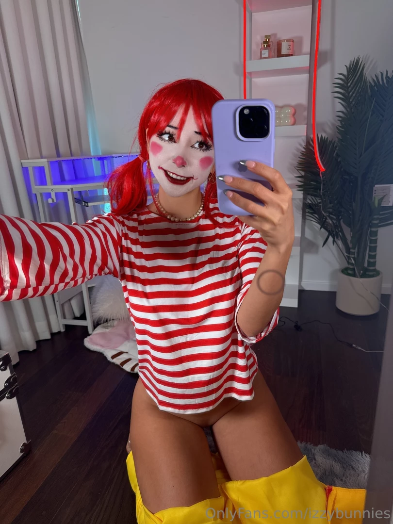 I ve been really into clown makeup recently 