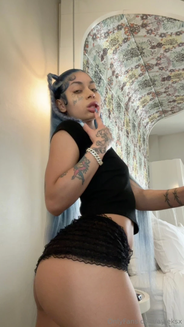 Your vampire princess wants to go live 